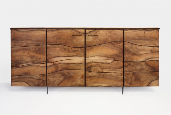 commode en noyer et chêne de marais