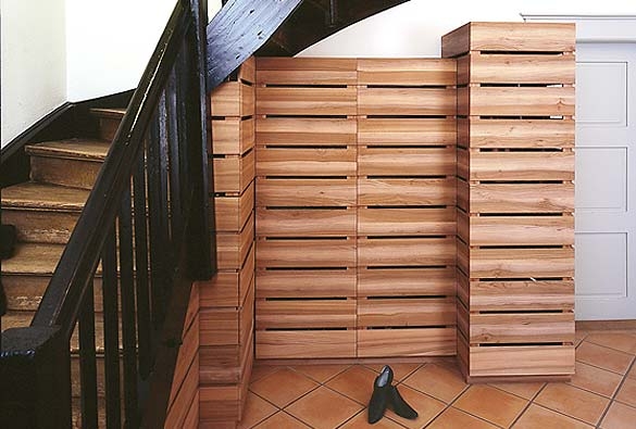 meuble à rangement 
en orme