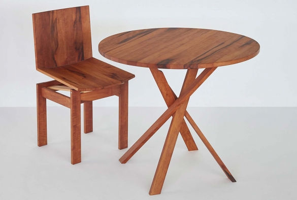 tabouflex et table ronde en poirier étuvé